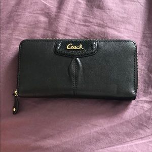 Coach Zip Wallet in black and in great shape!